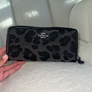 Black and grey cheetah print coat wallet